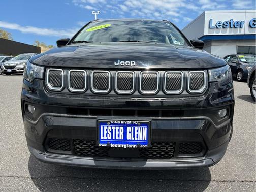 Diamond Black Crystal Pearlcoat 2022 Jeep Compass Latitude