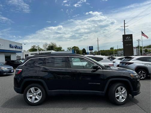 Diamond Black Crystal Pearlcoat 2022 Jeep Compass Latitude