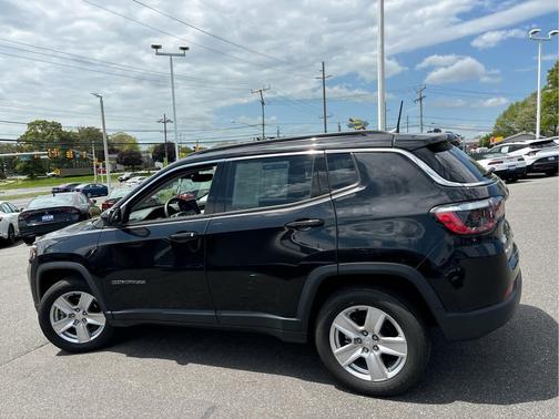 Diamond Black Crystal Pearlcoat 2022 Jeep Compass Latitude