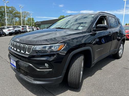 Diamond Black Crystal Pearlcoat 2022 Jeep Compass Latitude