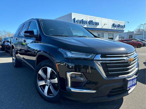 Mosaic Black Metallic 2023 Chevrolet Traverse LT Leather