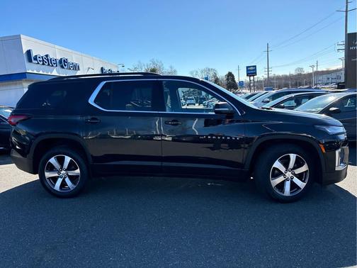 Mosaic Black Metallic 2023 Chevrolet Traverse LT Leather