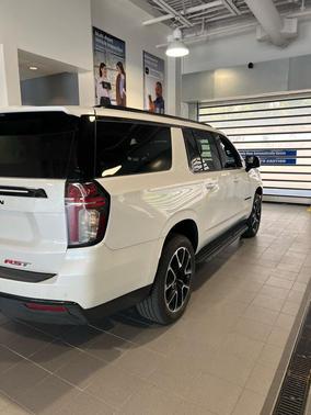 Iridescent Pearl Tricoat 2023 Chevrolet Suburban RST