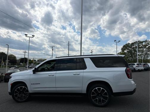 Iridescent Pearl Tricoat 2023 Chevrolet Suburban RST