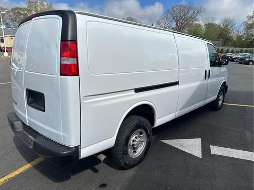 2023 Chevrolet Express 2500 LT