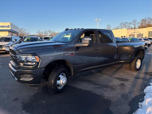 2023 RAM 3500 Tradesman Crew Cab 4x4 8' Box