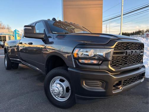 2023 RAM 3500 Tradesman Crew Cab 4x4 8' Box