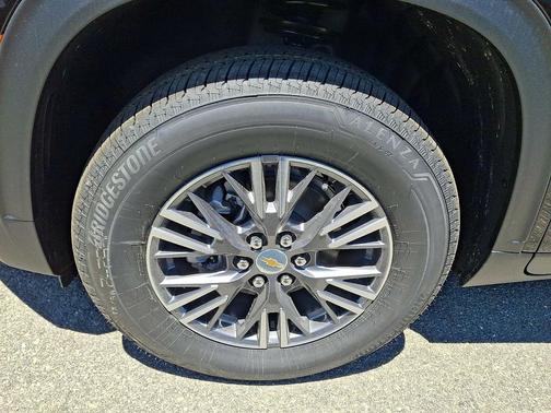 Mosaic Black Metallic 2026 Chevrolet Traverse LT