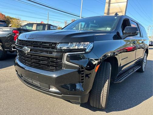 2023 Chevrolet Suburban RST