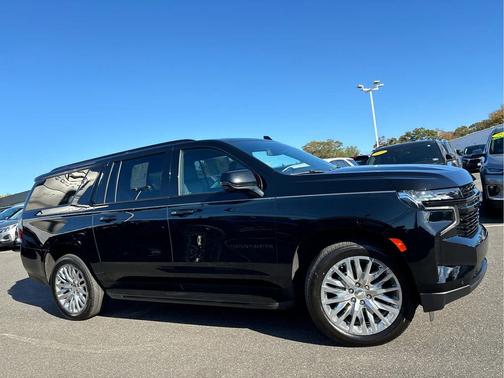 2023 Chevrolet Suburban RST