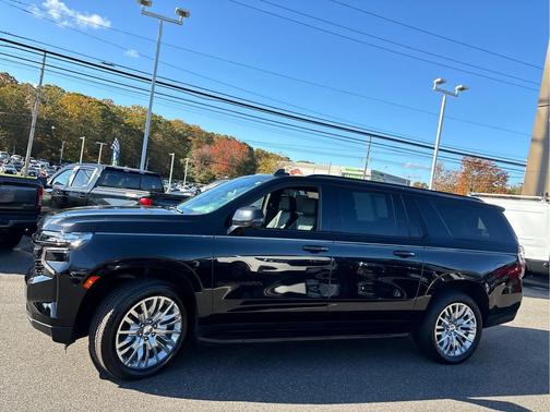 2023 Chevrolet Suburban RST