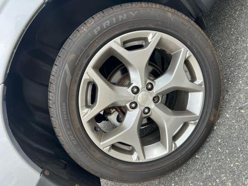 Ice Silver Metallic 2015 Subaru Forester 2.5i Touring