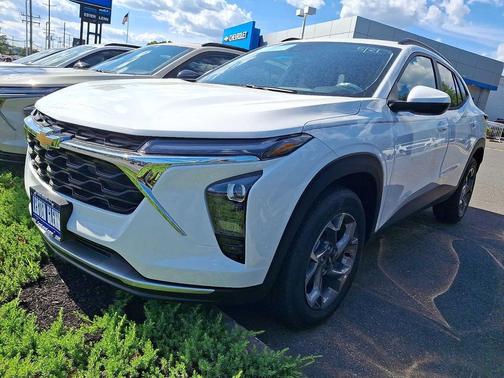 Summit White 2026 Chevrolet Trax LT