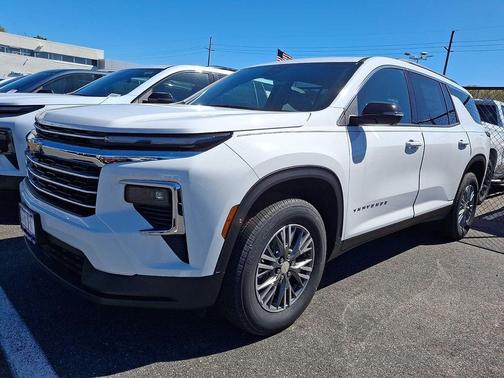 Summit White 2026 Chevrolet Traverse LT