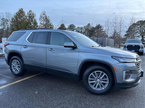 Sterling Gray Metallic 2023 Chevrolet Traverse LT Cloth