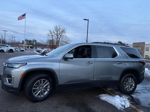 Sterling Gray Metallic 2023 Chevrolet Traverse LT Cloth