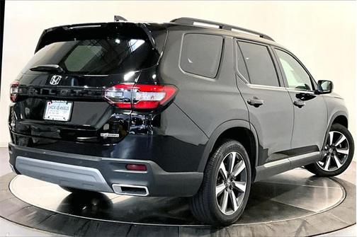 2023 Honda Pilot Touring 8-Passenger
