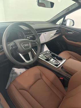2025 Audi Q7 55 Premium Plus