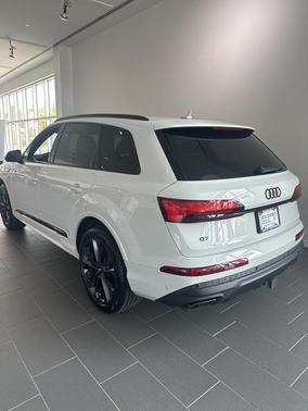 2025 Audi Q7 55 Premium Plus