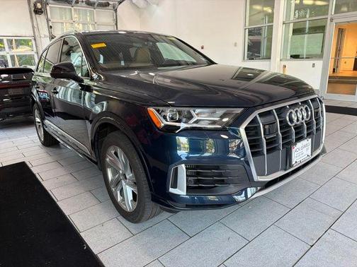 Waitomo Blue Metallic 2023 Audi Q7 55 Premium Plus