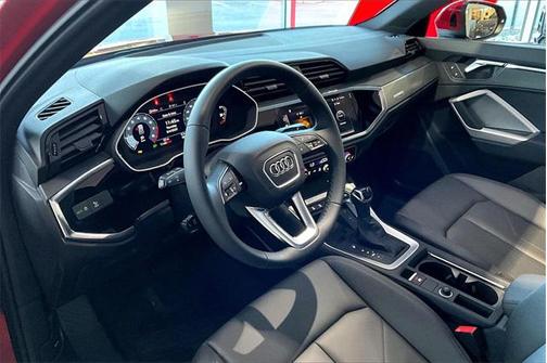 2025 Audi Q3 Premium 45 TFSI S line quattro Tiptronic