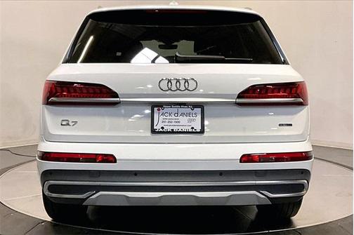 2022 Audi Q7 45 Premium Plus