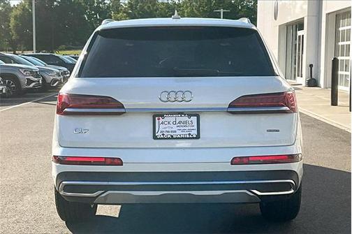 2022 Audi Q7 45 Premium Plus