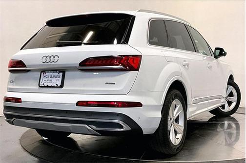 2022 Audi Q7 45 Premium Plus