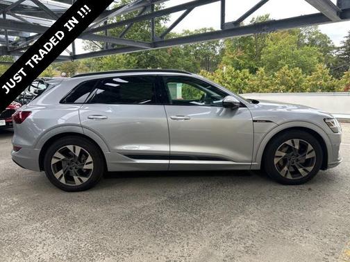 2022 Audi e-tron Premium