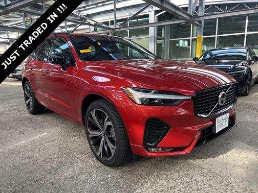 2022 Volvo XC60 B6 R-Design