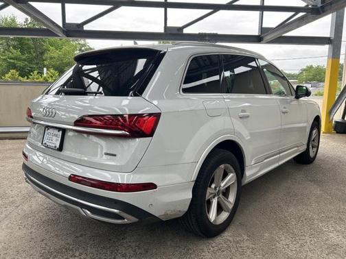2022 Audi Q7 55 Premium