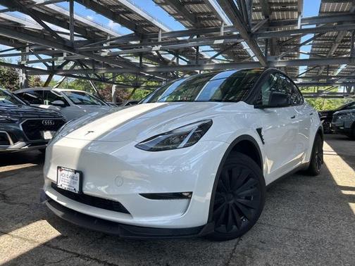 2023 Tesla Model Y Long Range Dual Motor All-Wheel Drive