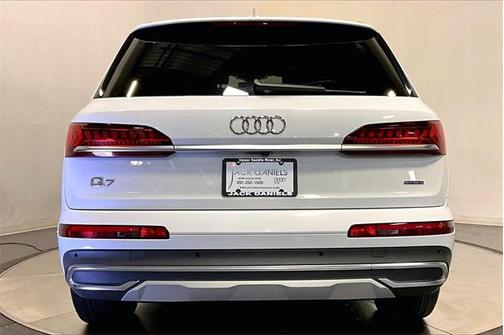 2022 Audi Q7 45 Premium