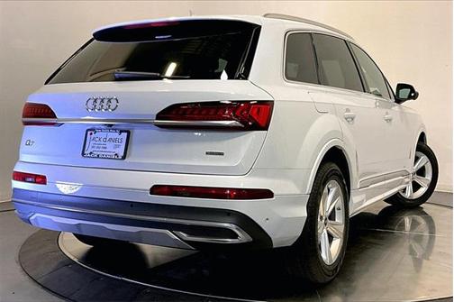 2022 Audi Q7 45 Premium