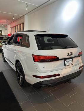 2025 Audi Q7 55 Prestige