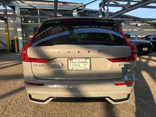 2024 Volvo XC60 B5 Plus Dark Theme