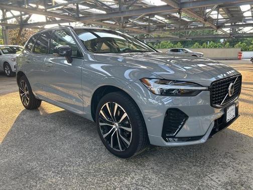 2024 Volvo XC60 B5 Plus Dark Theme