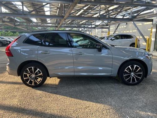 2024 Volvo XC60 B5 Plus Dark Theme
