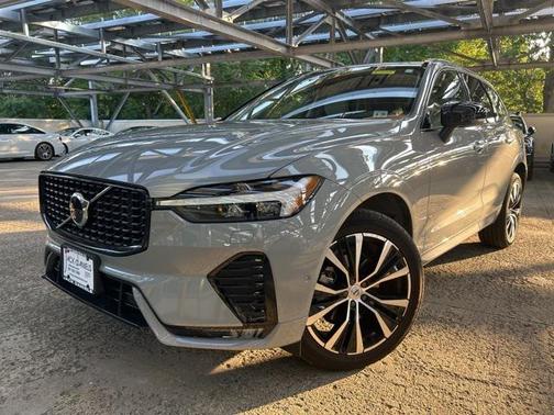 2024 Volvo XC60 B5 Plus Dark Theme