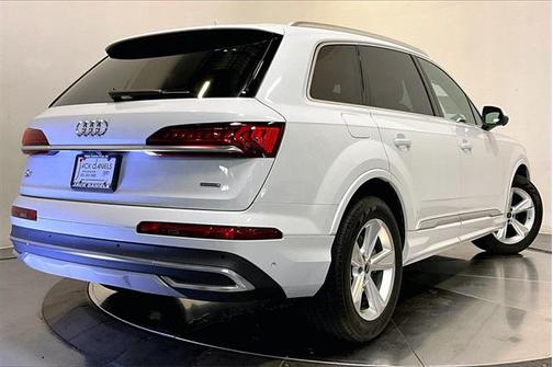 2024 Audi Q7 45 Premium