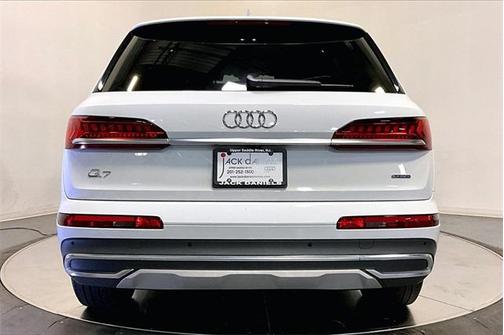 2024 Audi Q7 45 Premium