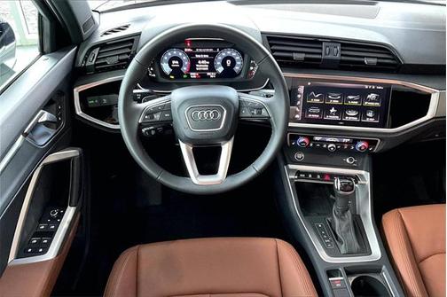 2025 Audi Q3 Premium 45 TFSI S line quattro Tiptronic