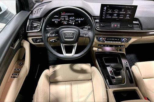 Glacier White Metallic 2025 Audi Q5 45 S line quattro Premium