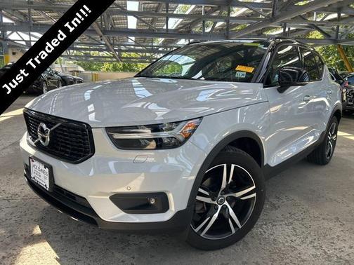 2022 Volvo XC40 T5 R-Design