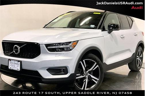 2022 Volvo XC40 T5 R-Design