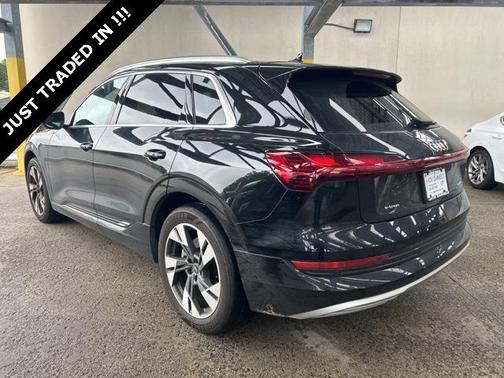 2022 Audi e-tron Premium Plus