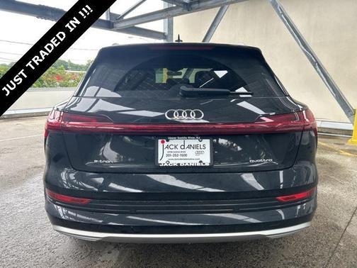 2022 Audi e-tron Premium Plus