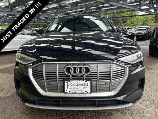 2022 Audi e-tron Premium Plus