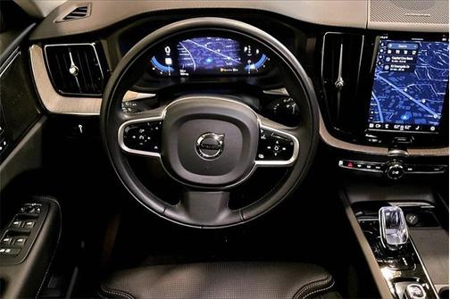 2022 Volvo XC60 B5 Inscription
