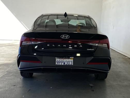2024 Hyundai ELANTRA Limited